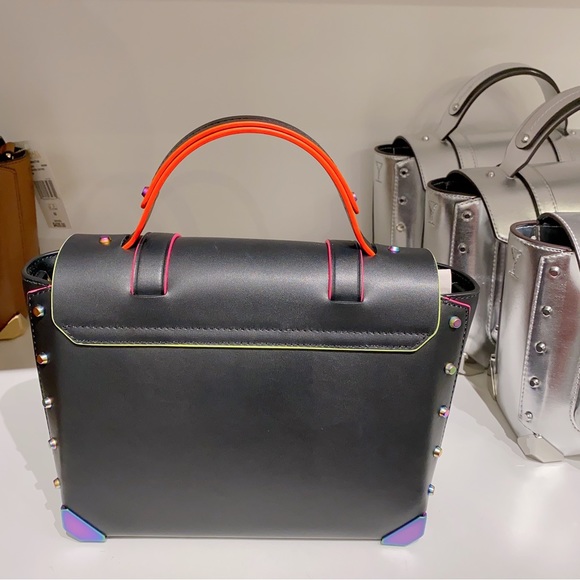 Michael Kors Manhattan Medium Leather Satchel - Picture 3 of 9